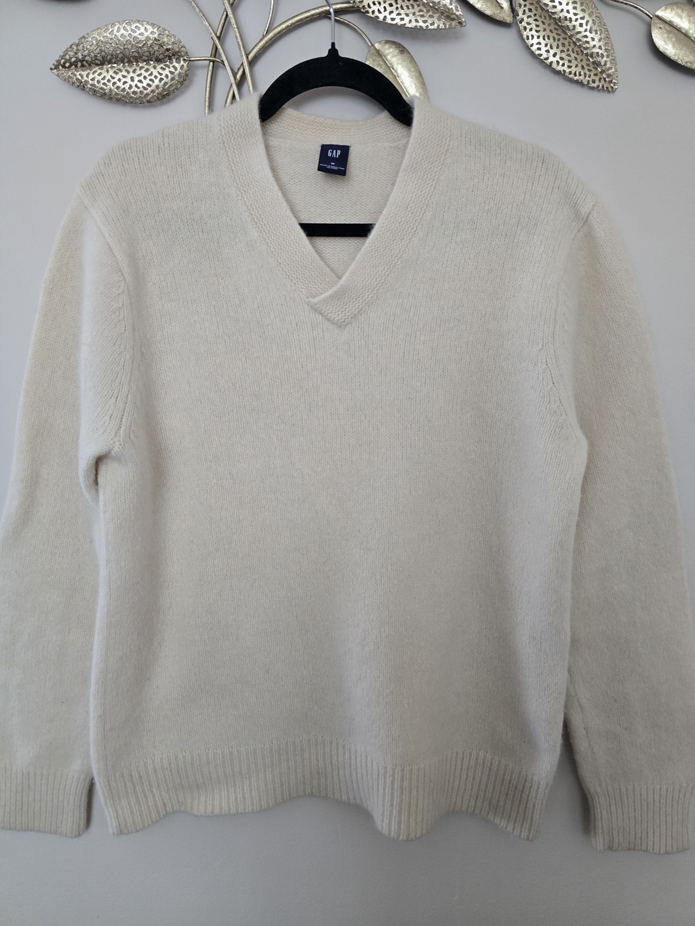 GAP Vintage Men's Unisex V-Neck Sweater in Cream Lamb Wool Y2K Size M